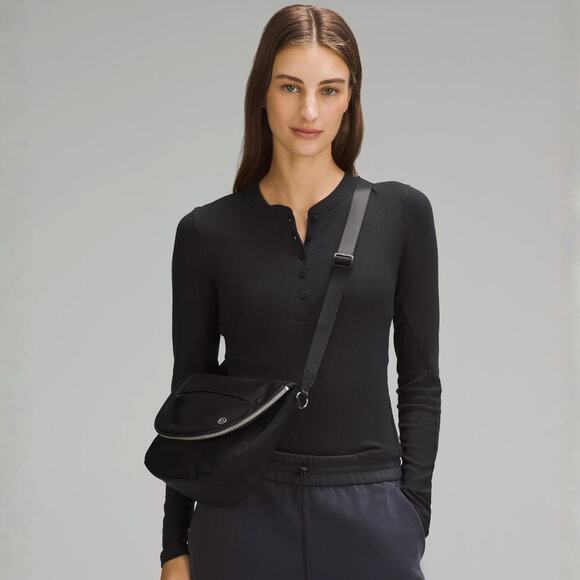 NEW Lululemon All Night Festival Crossbody Belt Bag 5L - Black/Silver - Picture 3 of 4